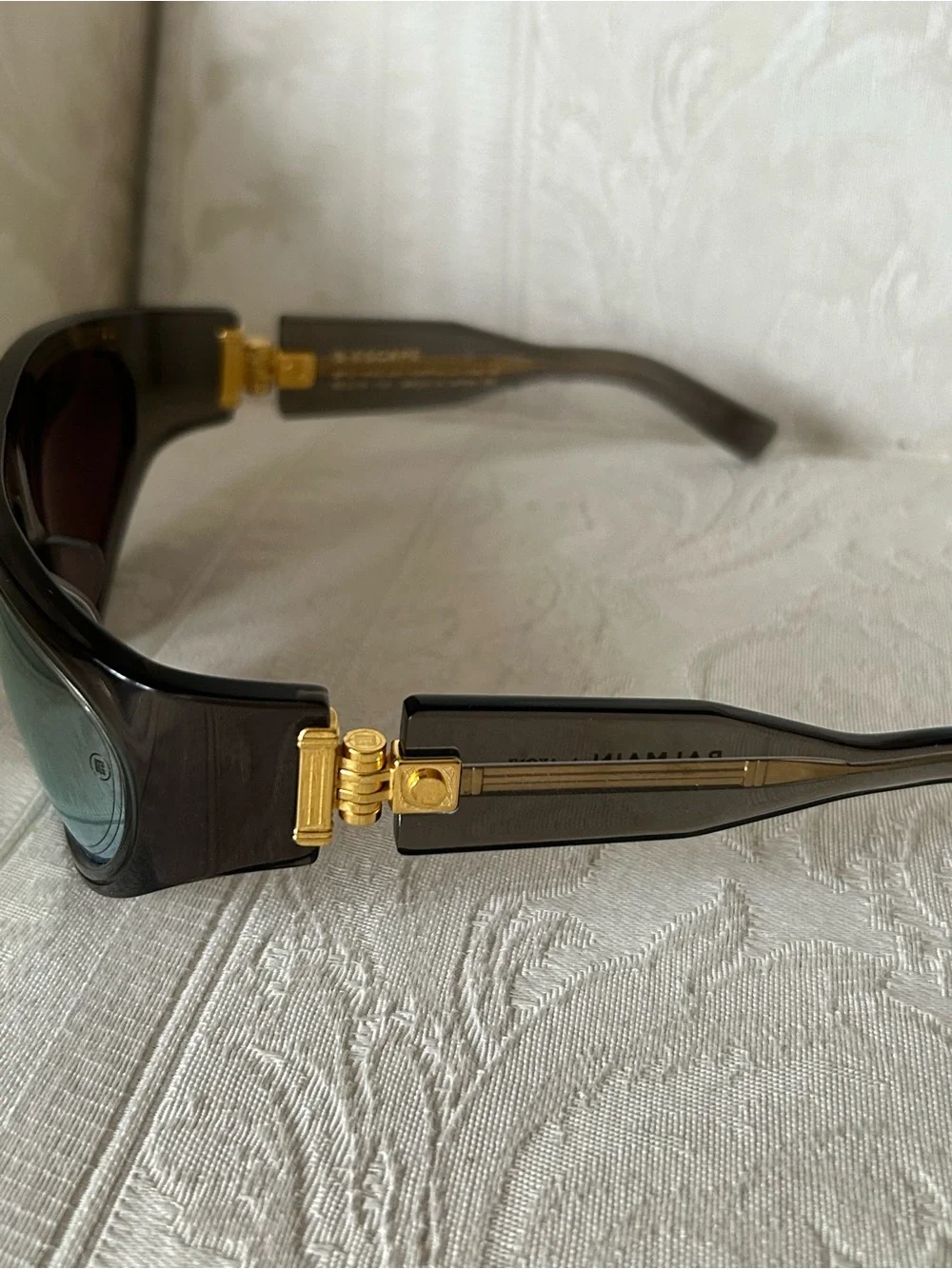 $900 🔥current season! Balmain B-Escape sunglasses mirrored